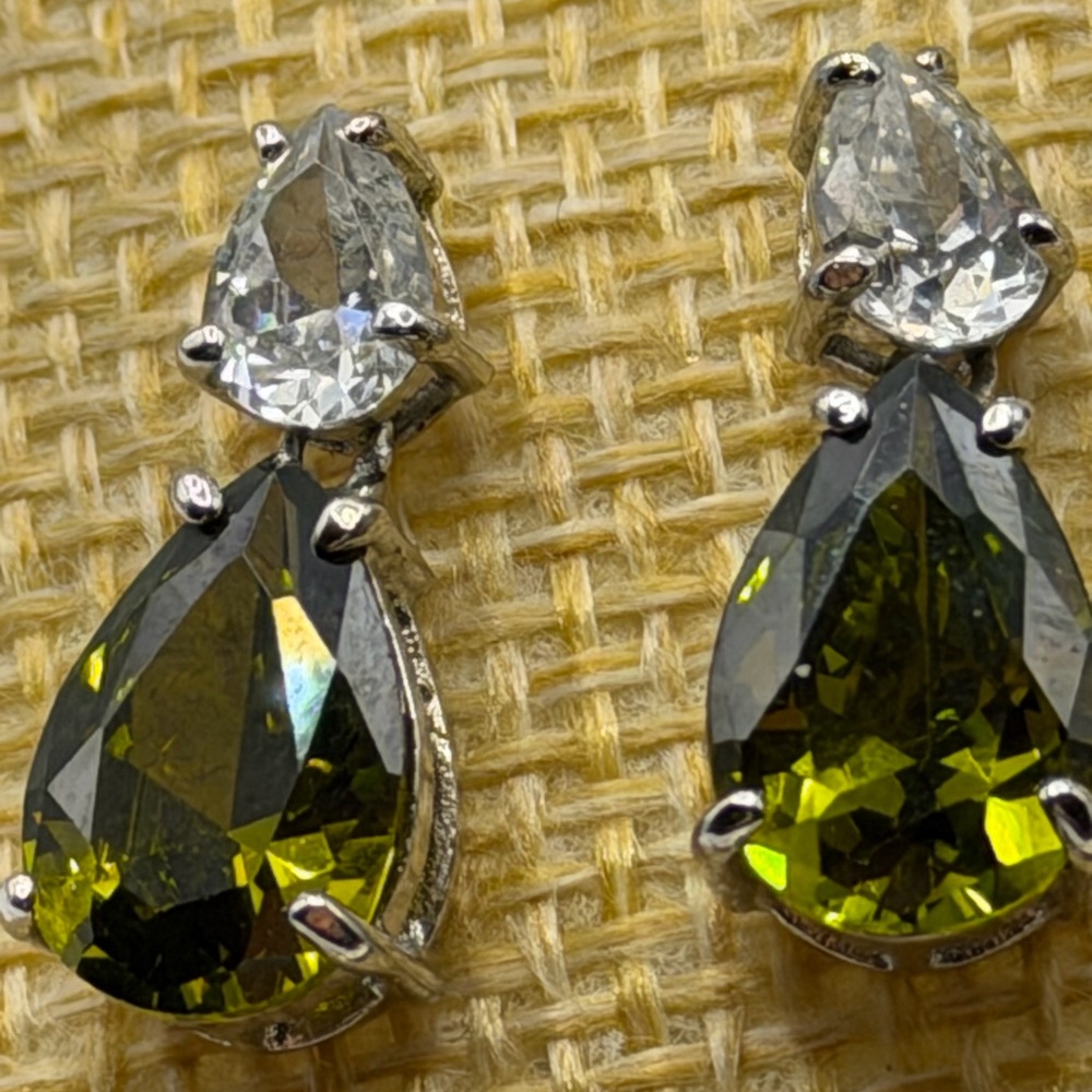 Elegant Gold Pendant and Silver .925 Silver Gemstone Earrings Jewelry Bundle - Picture 7 of 15